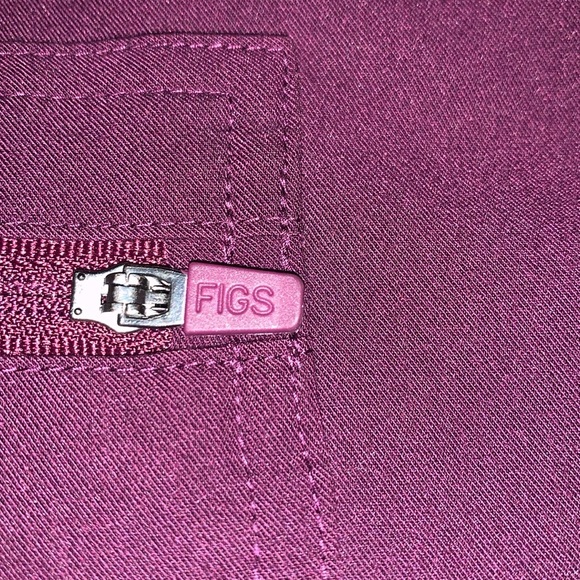 Gently Loved Zamora Style Jogger Scrub Pants Technical Collection by FIGS - Picture 5 of 12